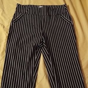 Black and white pull on stretchy pants